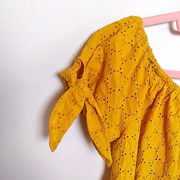 Universal Thread Goldenrod Mustard Yellow Eyelet Lace Short Sleeve Blouse Small - Picture 7 of 8